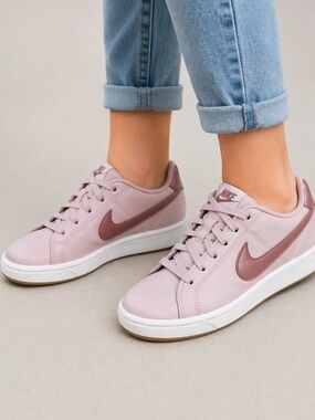 Nike Pink Blush Sneakers Womens Size 6.5 Lace Up Casual Shoes Rose Gold Swoosh